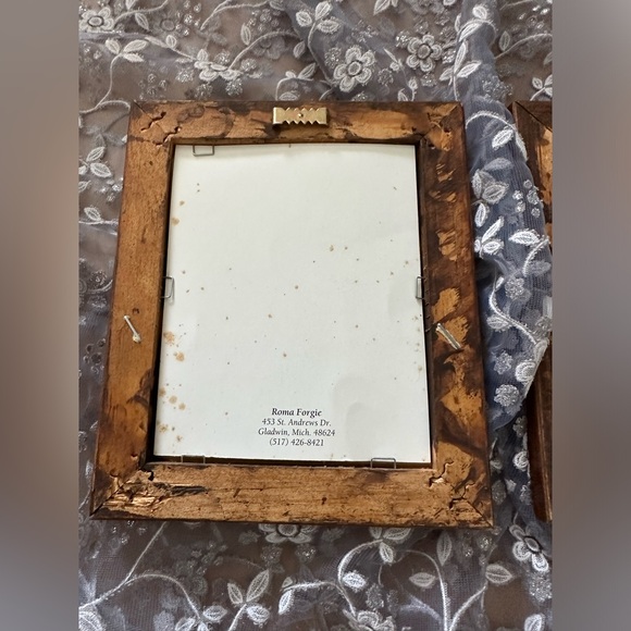 Framed Cardinal Prints - Estate Sale Find ⚠️ Frames have minor scuffing - Picture 5 of 6